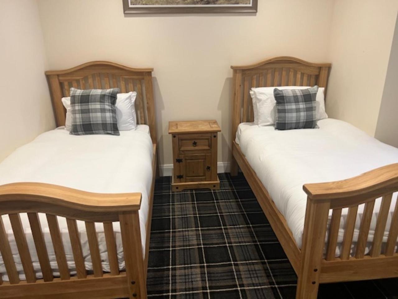 Waverley Inn Lodge Dingwall Exterior photo